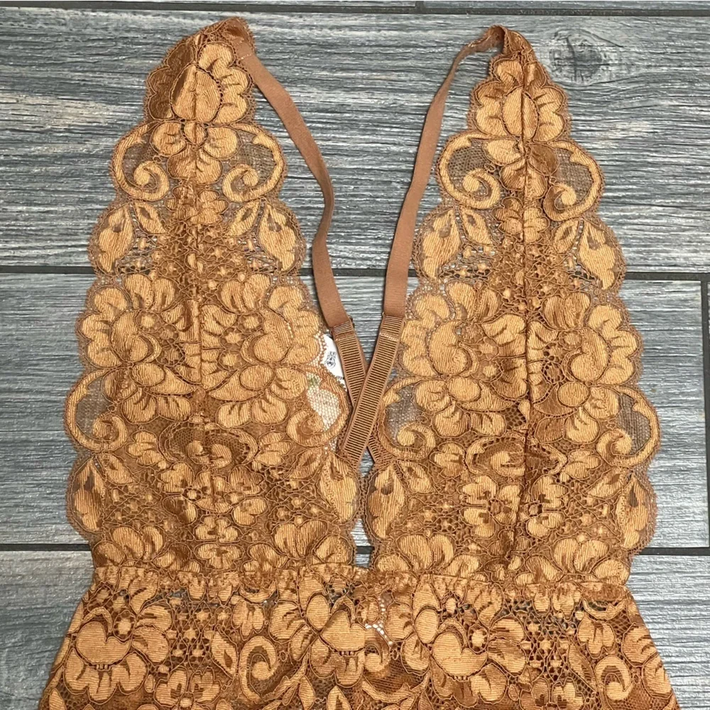 NWT $78 Free People X HAH Comin in Haht Lace Bodysuit Top Size XS Brown Sugar